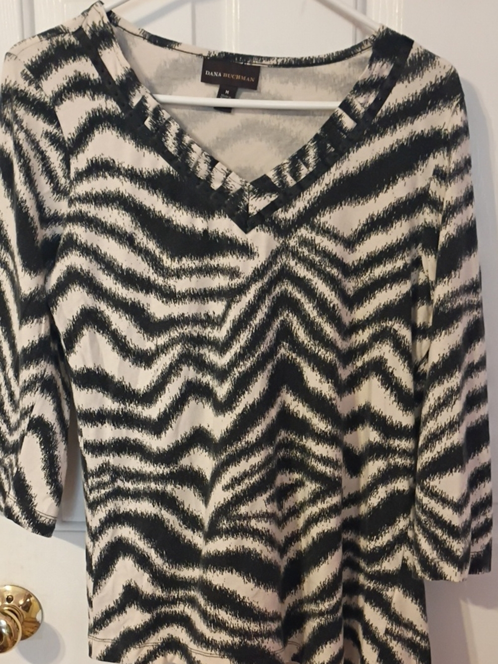 Dana Buchman Black and White V-Neck Patterned Top